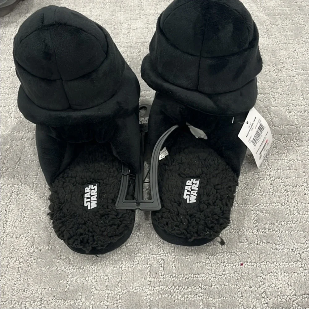 NWT Darth Vader Star Wars fuzzy slip on slippers 
Sizes 7/8, and 11/12 men - Picture 2 of 6